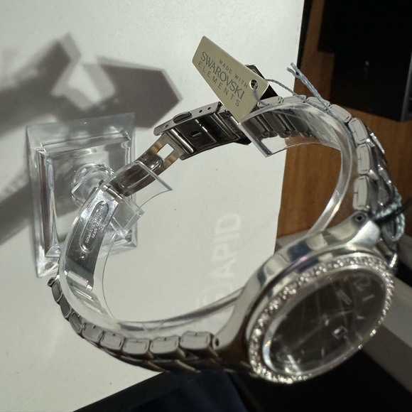 Seiko SUR785 Women's Silver Black Dial Swarovski Crystals Bezel Dress Watch - Picture 5 of 12